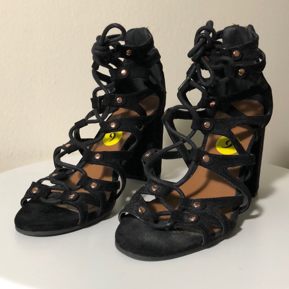 Sz 9 Black Suede Stap-up Sandals